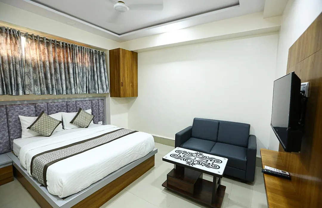 Hotel Golden City-1